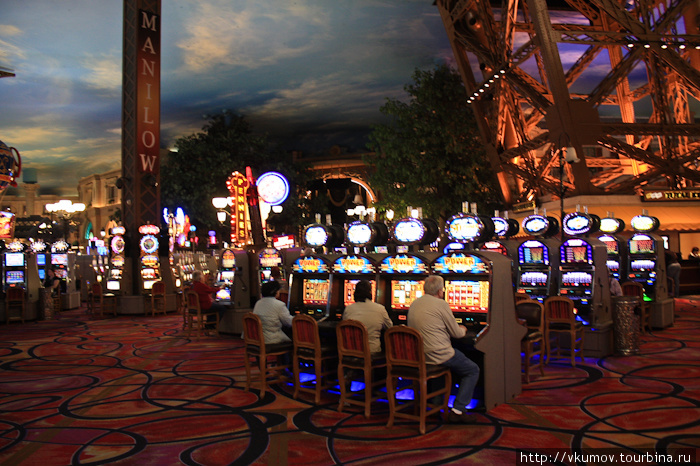 Игровые автоматы в отеле Париж. Лас-Вегас, CША