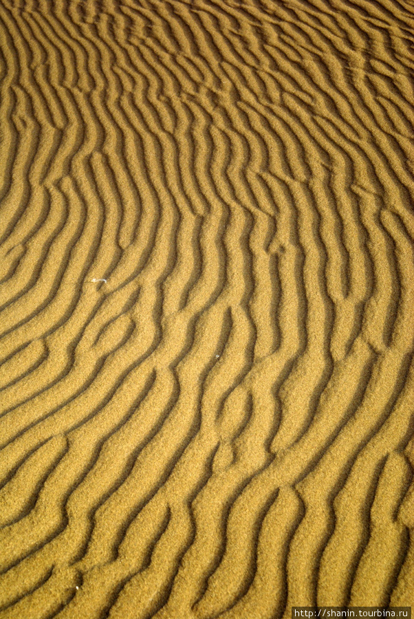 Рисунок на песке Турфан, Китай