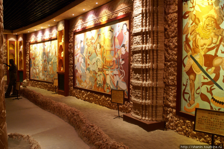 В музее Огненных гор Турфан, Китай