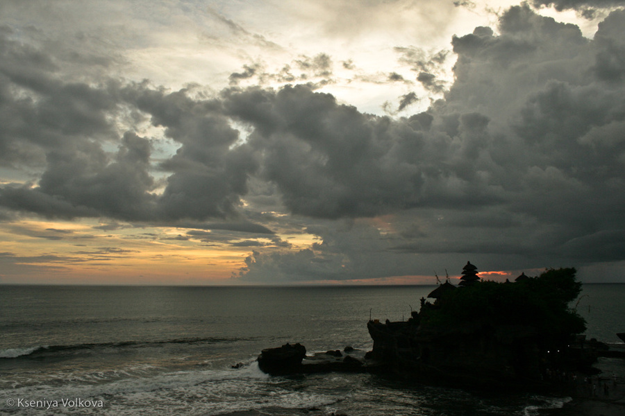 Тана-лот днем и на закате Танах-Лот, Индонезия
