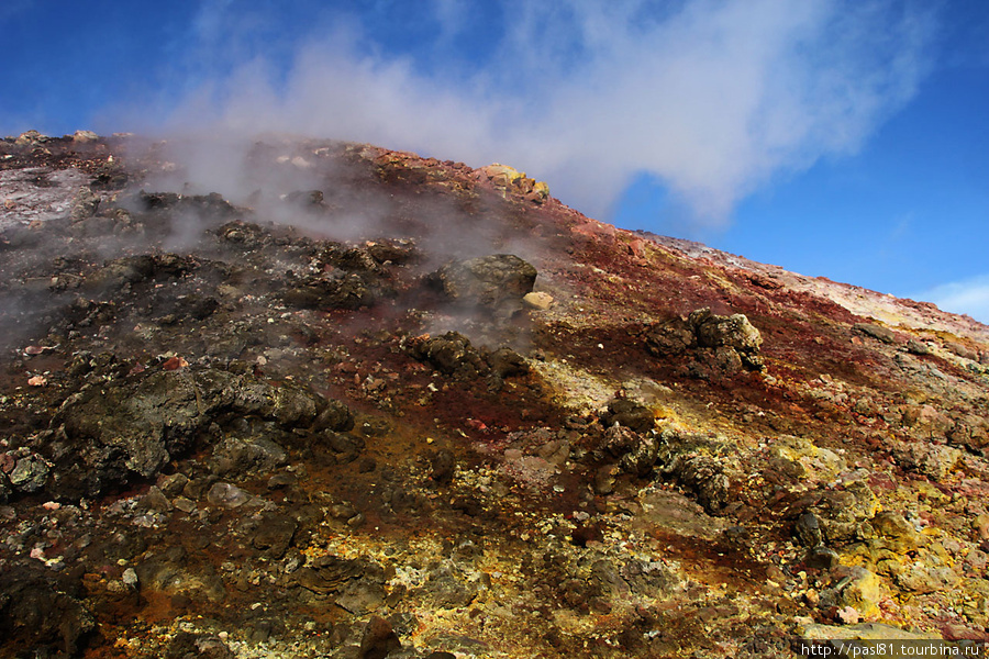 А на Мерапи (Ява), тоже совершил восхождение, довольно долго бродя по кратеру, где дымило даже сильнее... Вулкан Этна Национальный Парк (3350м), Италия