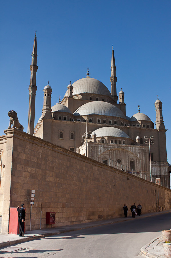 Мечеть Мухаммеда Али пожалуй самая красивая мечеть в Каире, однако она совсем не типичная для Египта, больше она напоминает турецкую. Каир, Египет