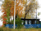 Домик в центре современного микрорайона в Сургуте.