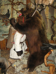 Борьба ханта с медведем — сценка из жизни. Хант остался жив, живёт недалеко от музея.