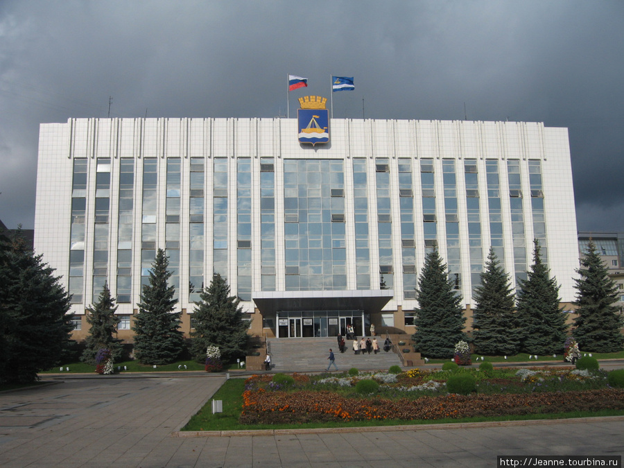 Здание тюменской администрации Сургут, Россия
