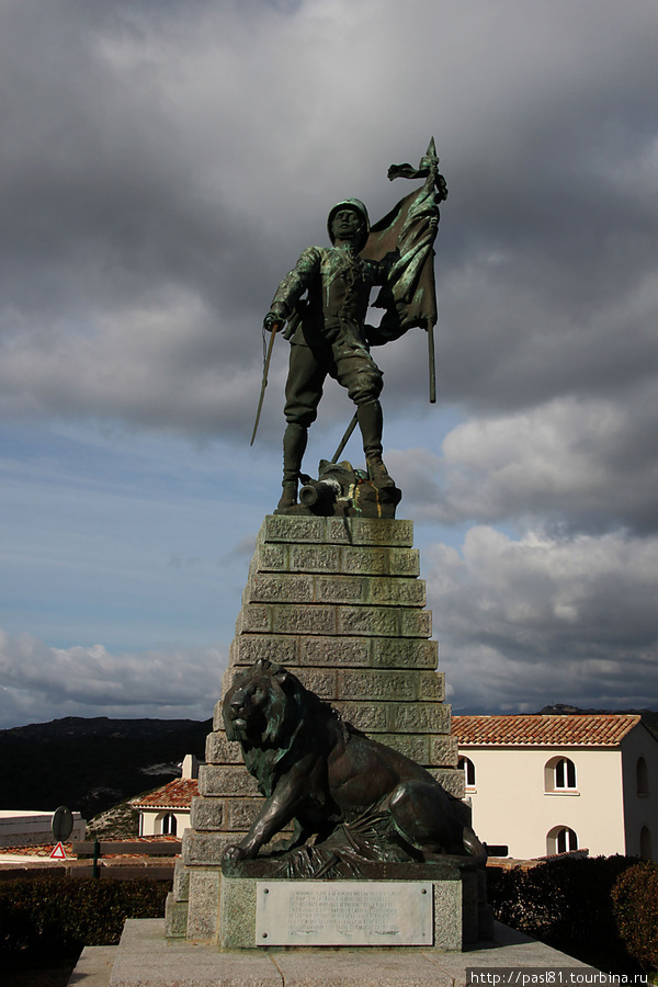 Памятник французским легионерам, участникам компаний начала прошлого века. Бонифачо, Франция