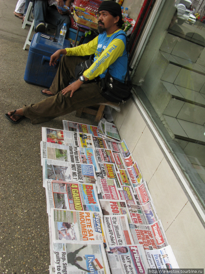 Продавец газет Себу-Сити, остров Себу, Филиппины
