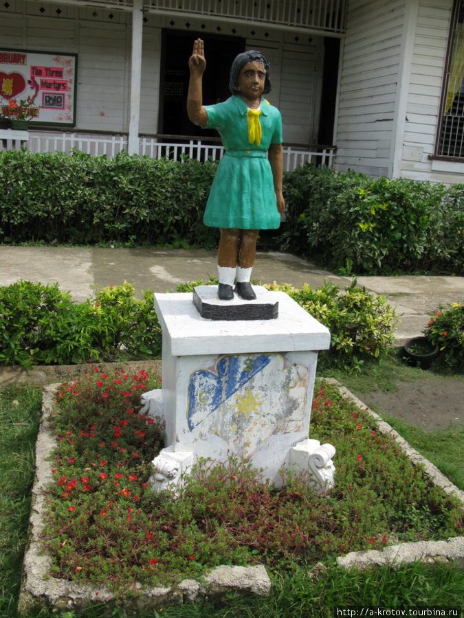 статуи пионеров (скаутов) Алкой, остров Себу, Филиппины