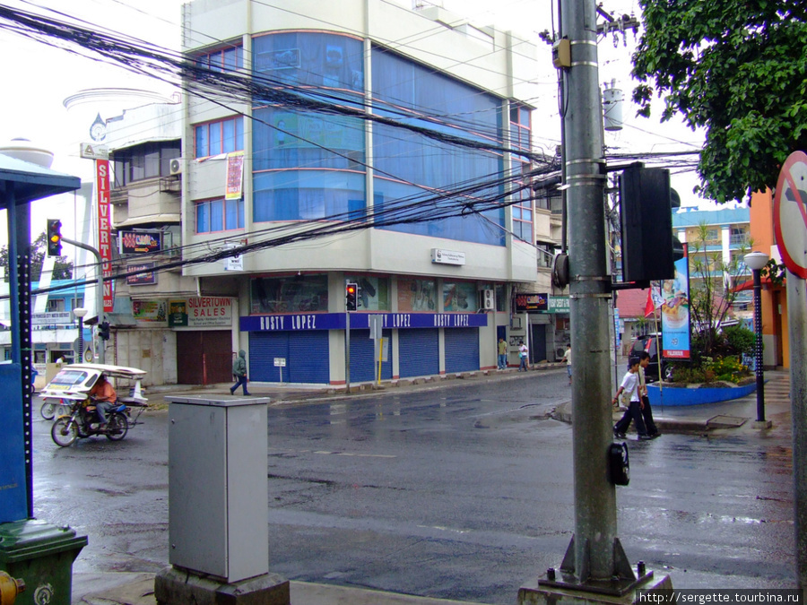 Редкое явление на улицах ПП — светофор Пуэрто-Принсеса, остров Палаван, Филиппины