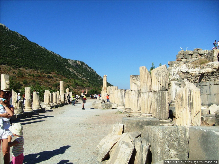 Государственная агора. Здесь проходили религиозные и государственные собрания. Эфес античный город, Турция