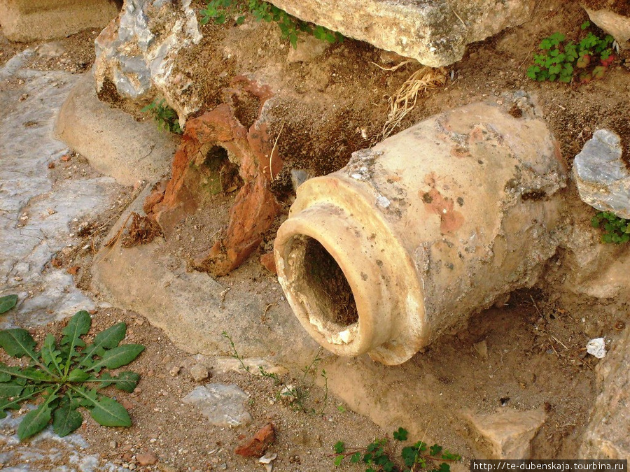 Трубы водопровода и канализации Эфеса. Эфес античный город, Турция