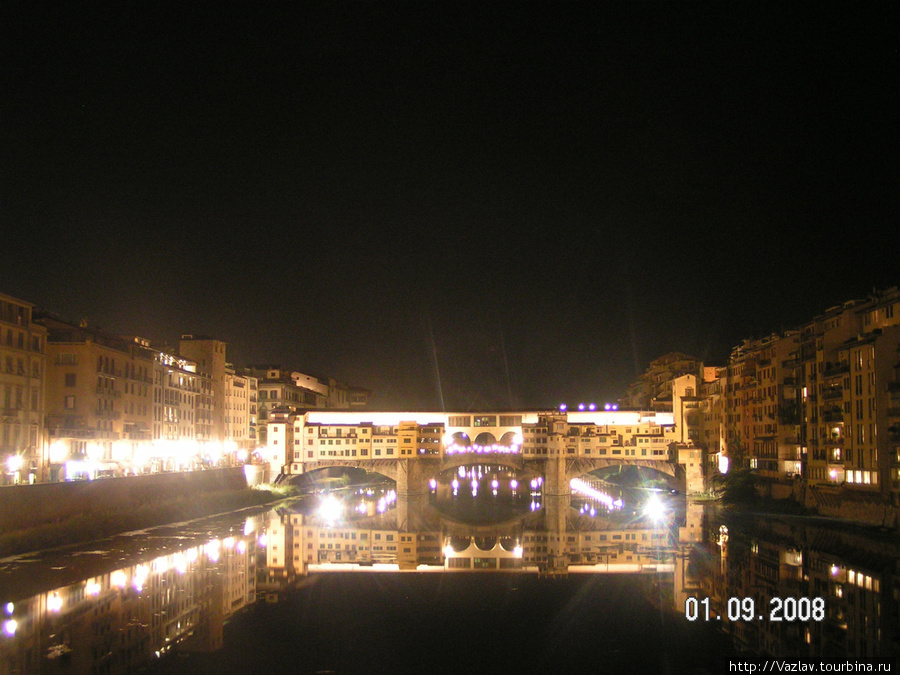 Мост в подсветке Флоренция, Италия