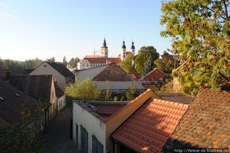 Пришлось залезть на крышу, чтобы пофотографировать хоть немного сверху) Телч, Чехия