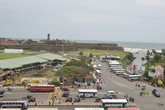 Галле сегодня — важный транспортный центр острова, своего рода оживленный перекресток. Сюда прибывают из Коломбо рейсовые автобусы и поезда, а отсюда дальше, на юг, отправляются автобусы и автомашины.