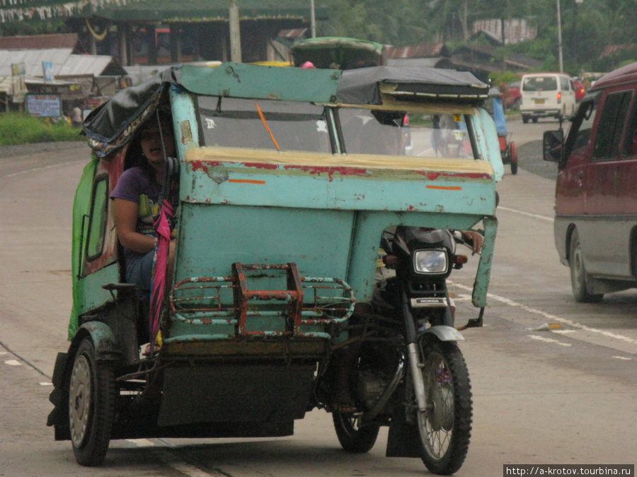 Это трайсиклы, исполняющие роль автобуса Бутуан, Филиппины