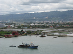 Вид города Себу и того, что плавает рядом