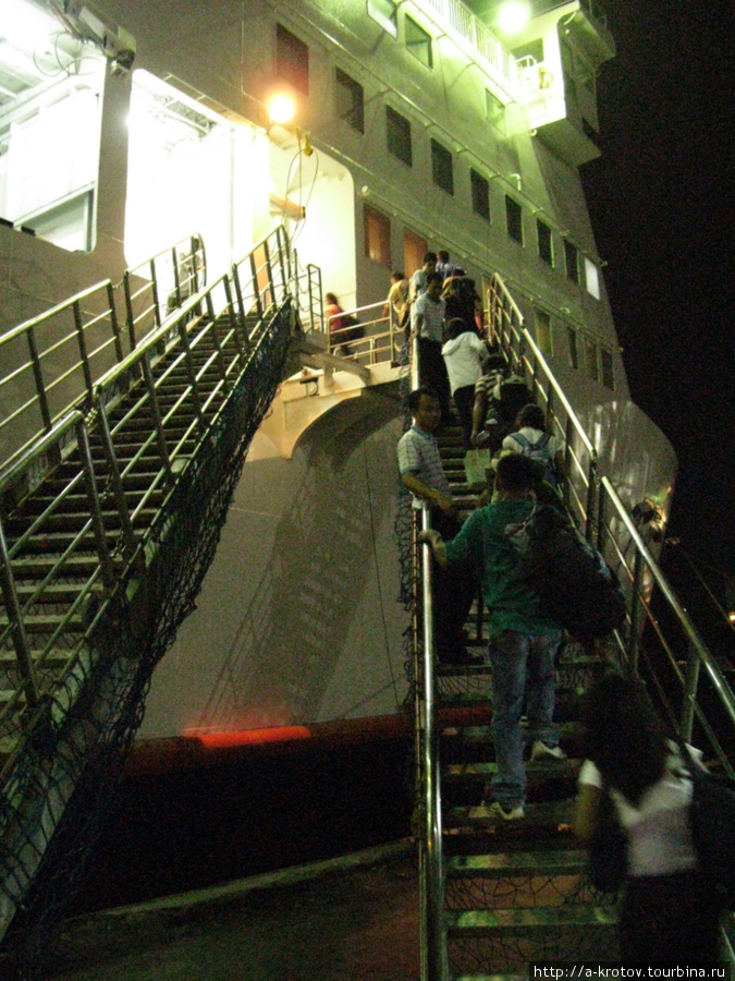 Посадка на пассажирский пароход SuperFerry Филиппины