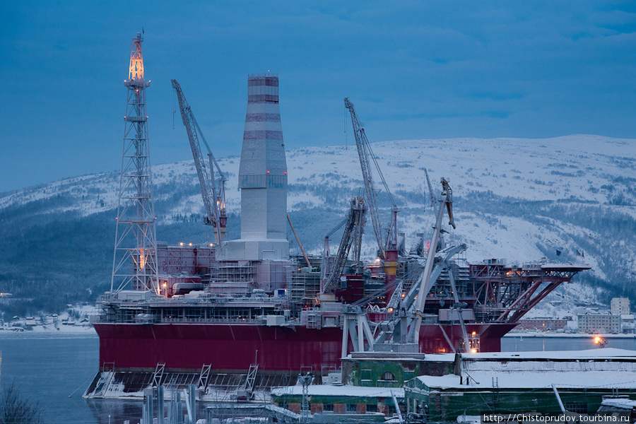 Морская ледостойкая стационарная платформа «Приразломная» — первая в мире ледостойкая нефтяная платформа, предназначенная для разработки Приразломного месторождения в Печорском море. Уникальность платформы обуславливается арктическими условиями, в которых ей предстоит работать. Мурманск, Россия