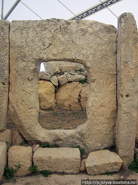 Интересны окна, проделанные в стенах Ренди, Мальта