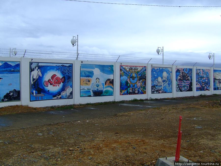 Графити на набережной Пуэрто-Принсеса, остров Палаван, Филиппины