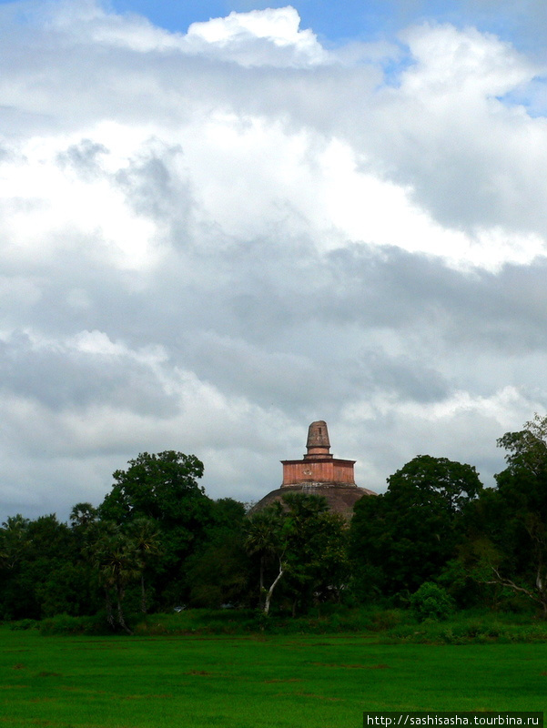 Древние руины Анурадхапуры Анурадхапура, Шри-Ланка