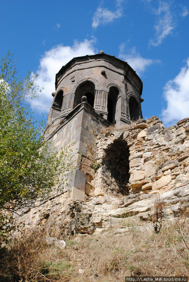 Вид на колокольню Цхинвал, Южная Осетия