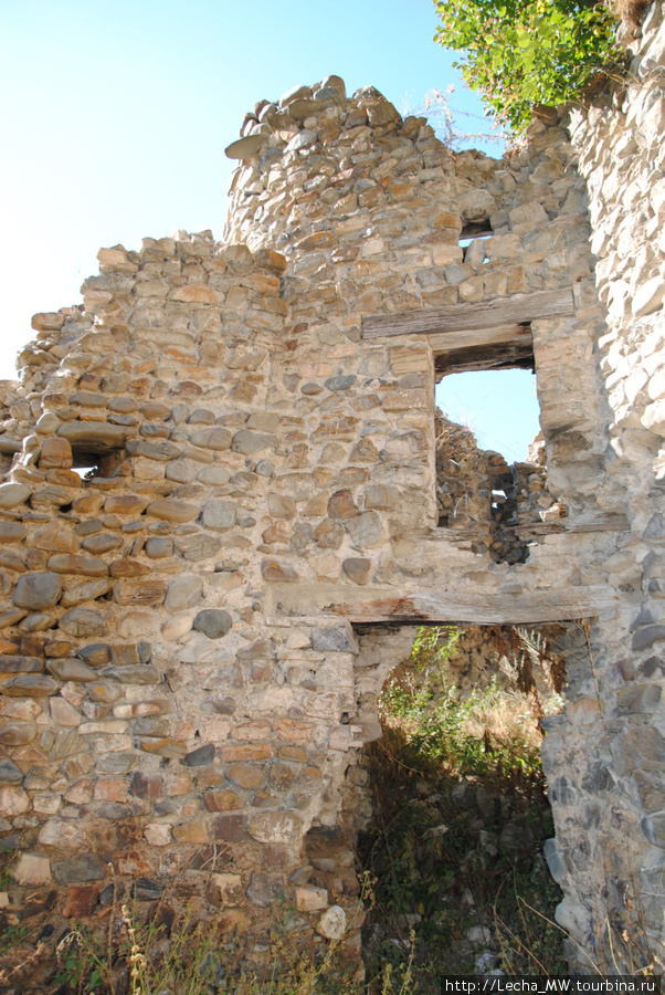 Крепостная стена вокруг Церкви Цхинвал, Южная Осетия