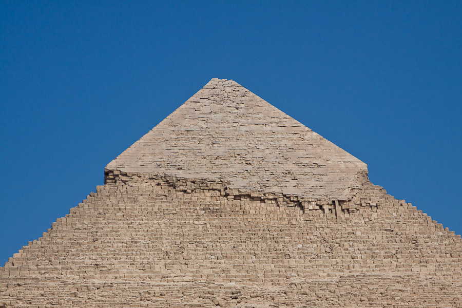 У пирамиды Хефрена вохранилась облицовка на самой макушке Гиза, Египет