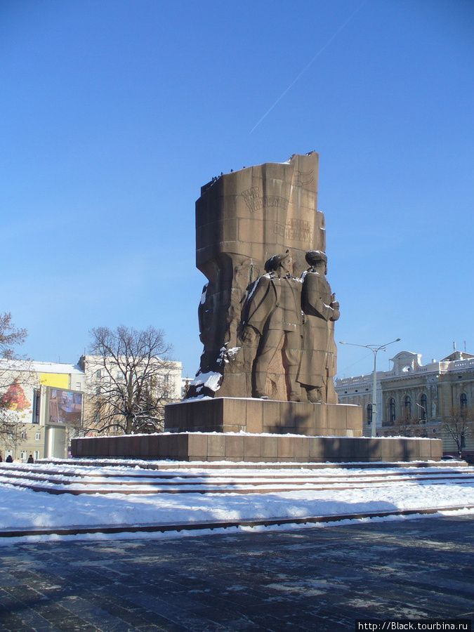 Памятник большевикам—героям гражданской войны на Советской Украине Харьков, Украина