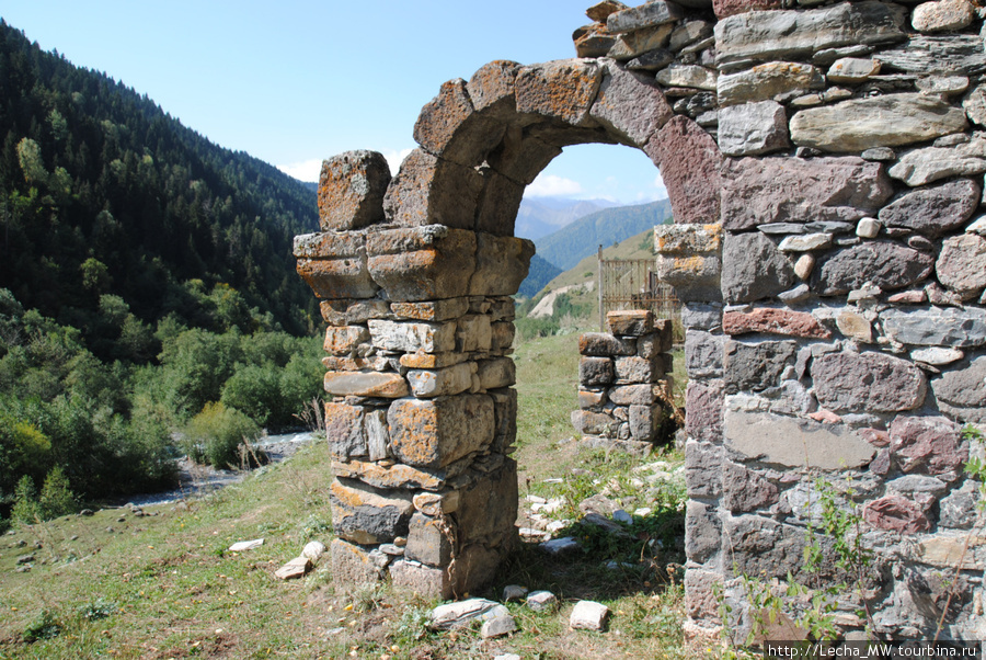Церковь в селении Згубир Урс-Туальское ущелье, Южная Осетия