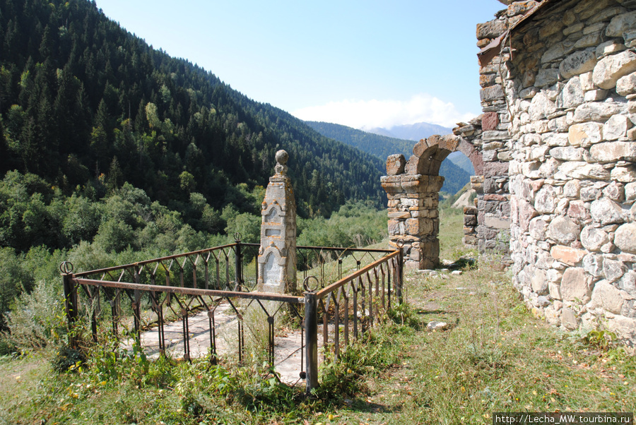 Церковь в селении Згубир Урс-Туальское ущелье, Южная Осетия