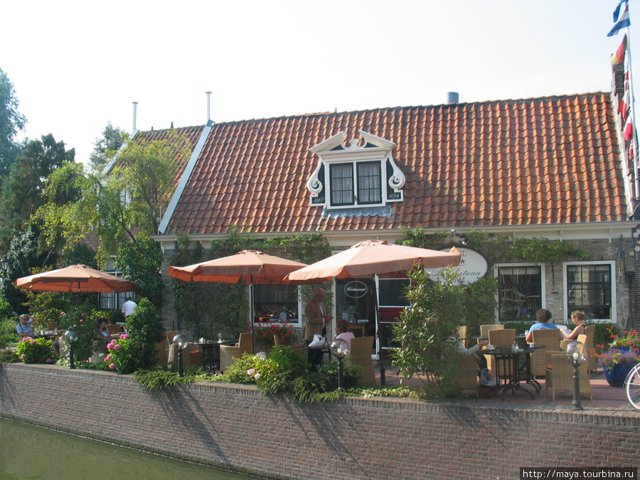 Де-Фортуна. Ресторан в саду на канале Эдам, Нидерланды