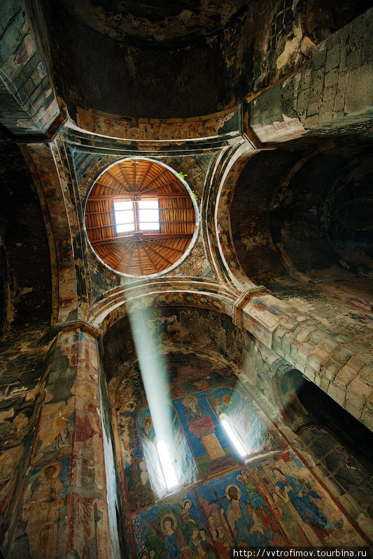 Храм в Ахтале Армения