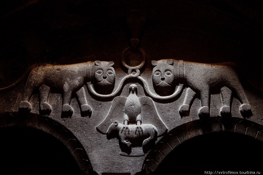 Декоративные элементы Храма в Герарде Армения