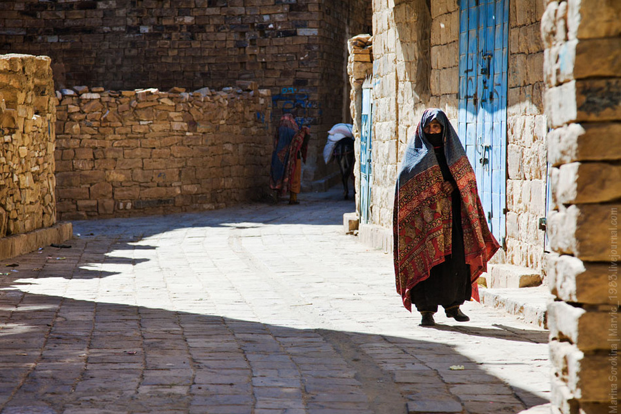 Яркие покрывала на женщинах Тулы Йемен