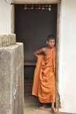 Один из мальчиков-монахов, в соответствии с учением Тхеравады (направление в буддизме, наз. Узкая колесницая / Узкий путь) отданный родителями на обучение в общину.