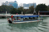 Круизный кораблик на озере Жунху
