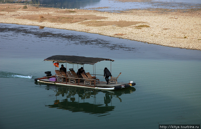 Туристический кораблик на реке Лицзян Гуйлинь, Китай
