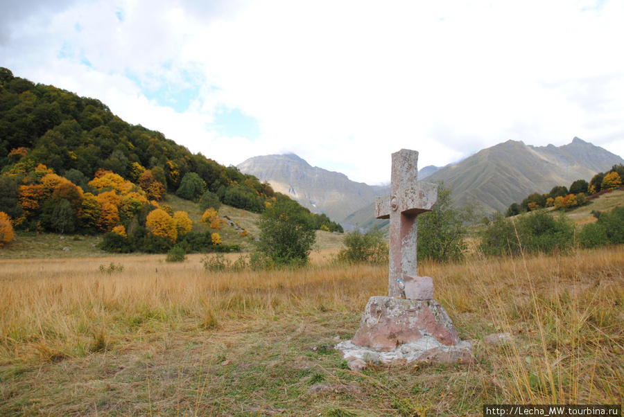 Морехский крест около селения Кобет Кударское ущелье, Южная Осетия