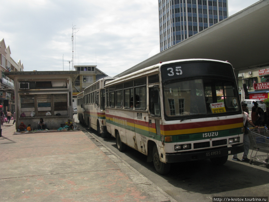 Автобусная стоянка (конечная) в центре города Сандакана Сандакан, Малайзия
