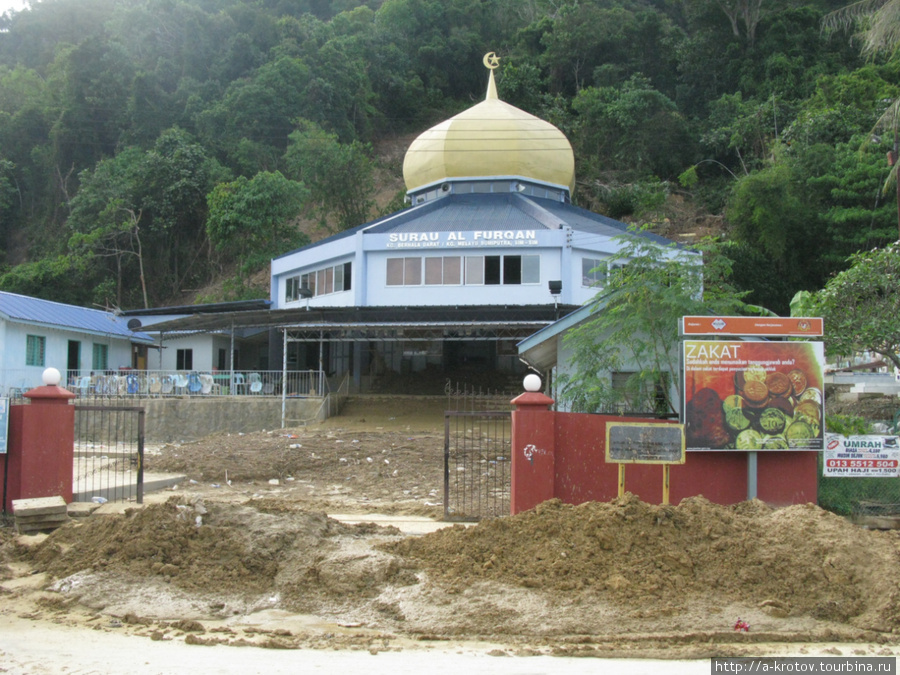 Ещё одна мечеть —  пострадавшая от селевых потоков Сандакан, Малайзия