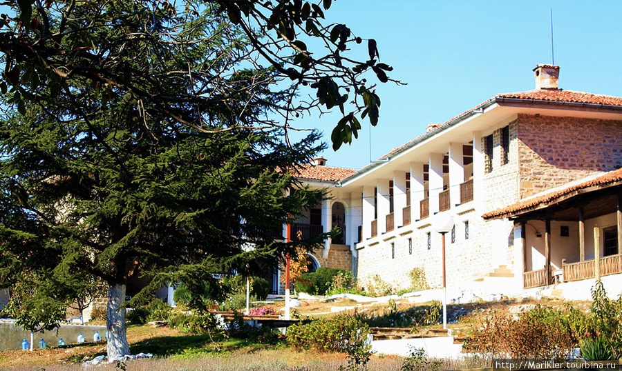 Двор монастыря Чирпан, Болгария