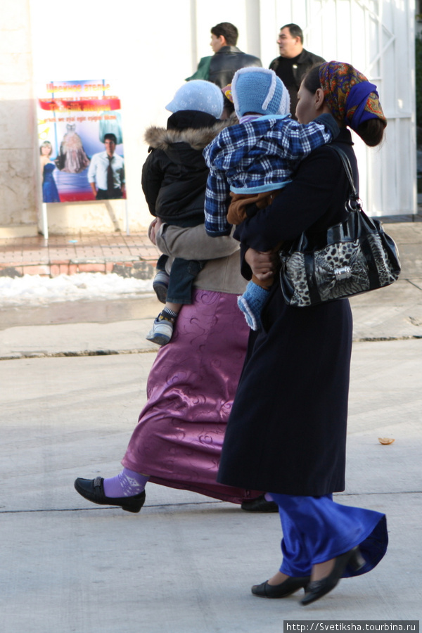 Молодые мамы Ашхабад, Туркмения
