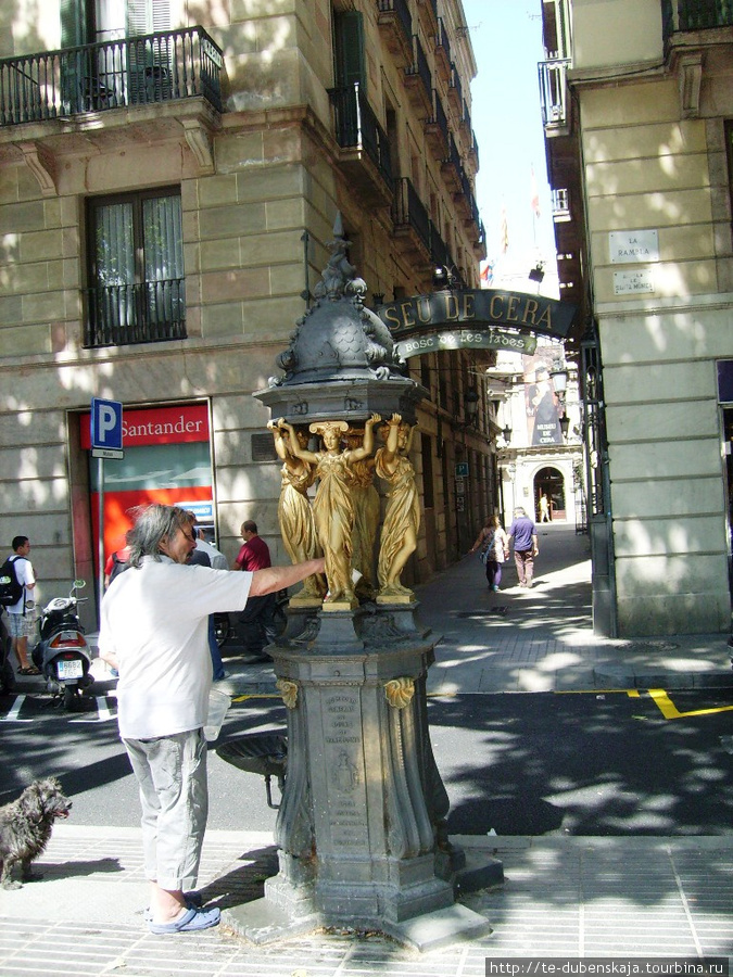 А вот и питьевой фонтанчик с волшебной водой. Не правда ли, вам уже хочется вернуться в Барселону? Барселона, Испания