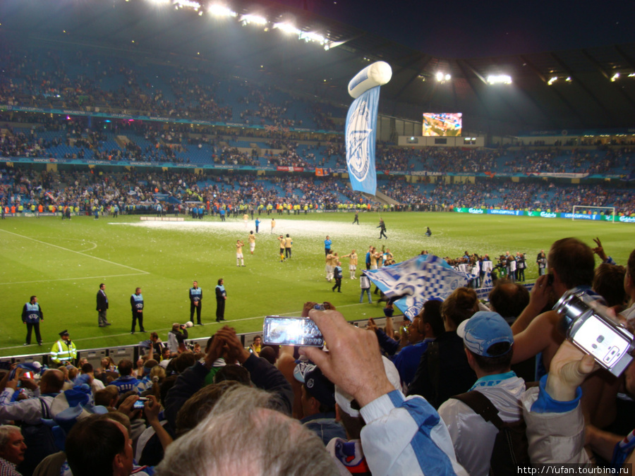 Поездка на финал Кубка УЕФА в Манчестер Манчестер, Великобритания