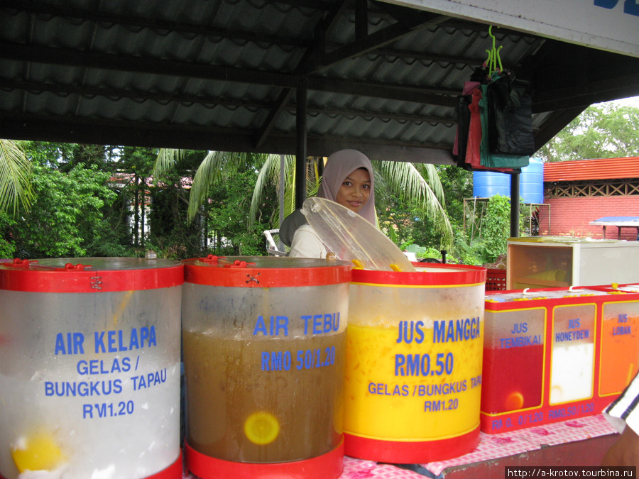 напитки, по 0.5 ринггита за стакан Кудат, Малайзия