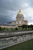 Дом Инвалидов — вид с Avenue de Tourville — волнительное сочетание погоды и красивейшего здания Парижа