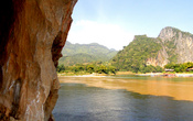 Вид из пещеры на противоположный берег