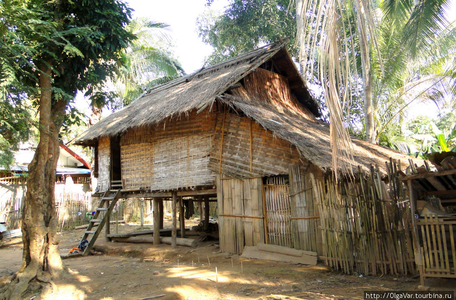 Деревенский дом Бан-Пак-Оу, Лаос