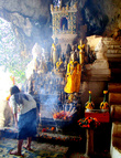 Пещеры Tham Ting – не только природный объект, но, прежде всего,  религиозный храм